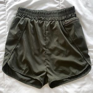 NWOT High-waisted running shorts💚